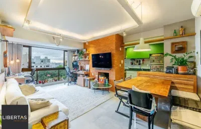 Apartamento de 2 dormitórios, com lareira e churrasqueira no bairro petrópolis