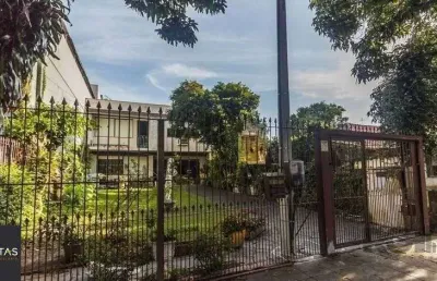 Casa 250m² - 5 dormitórios, 2 suítes e 4 vagas no bairro santa maria goretti