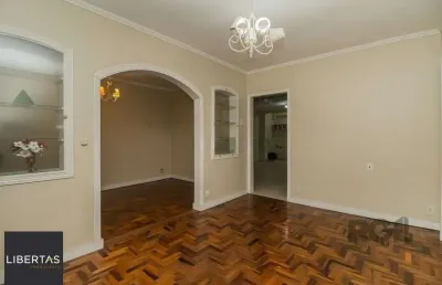 Excelente casa de 389,53m² com 8 dormitórios e 3 vagas.