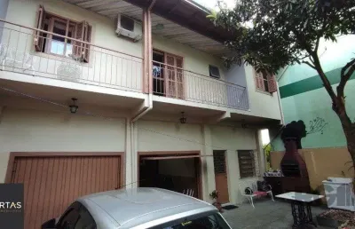 Casa com 2 quartos à venda na Rua Vidal de Negreiros, 733, Vila São José, Porto Alegre