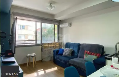 Apartamento em prédio premiado, totalmente montado, no miolo do menino deus