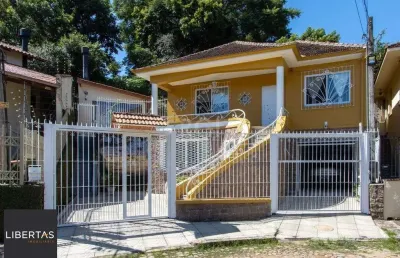 Sobrado à venda no bairro medianeira, reformado, 3 quartos, lareira, churrasqueira, 3 vagas