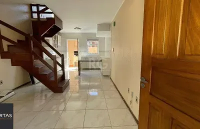 Casa em condomínio fechado com 2 quartos à venda na Rua Afonso Arinos, 145, Camaquã, Porto Alegre