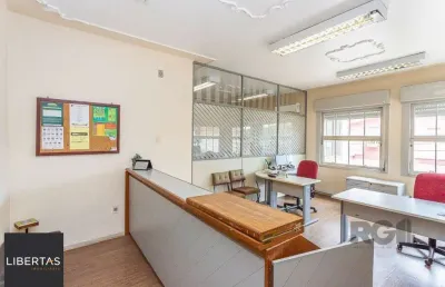 Casa  4 dormitórios, sendo 1 suíte no bairro menino deus em porto alegre