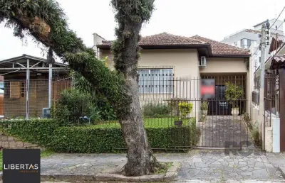 Casa térrea, 2 quartos, 2 vagas, edicula com 1 quarto e um banheiro - bairro tristeza