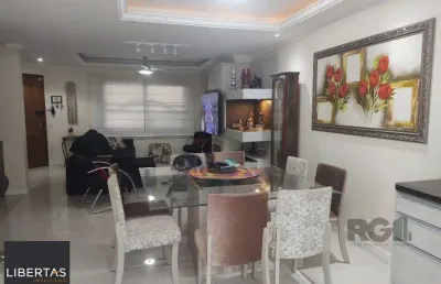 Linda casa de três pavimentos, finamente decorada, pronta para morar!