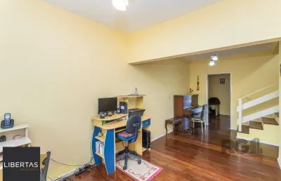 Casa com 3 quartos à venda na Rua Santiago Dantas, 349, Cascata, Porto Alegre