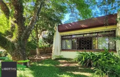Casa à venda no bairro menino deus em porto alegre. com 160m² de área privativa