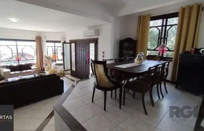 Sobrado, 5 quartos, 2 suites, pátio, 3 vagas - bairro vila nova