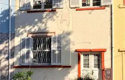 Casa com 3 quartos à venda na Rua Dom João VI, 233, Medianeira, Porto Alegre
