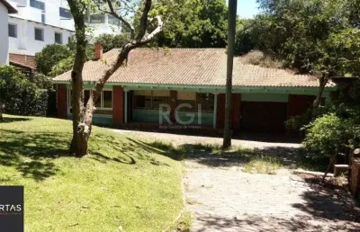 Casa para venda - 244m², 2 dormitórios, 4 vagas - teresópolis