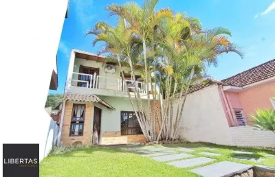 Casa para venda - 260m², 5 dormitórios, sendo 2 suites, 4 vagas - teresópolis