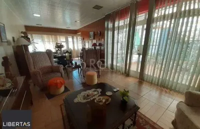 Casa para venda - 290m², 3 dormitórios, sendo 1 suites, 3 vagas - menino deus