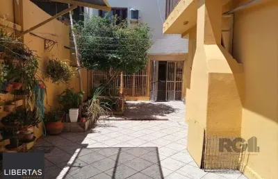 Casa com 4 quartos à venda na Avenida Frei Henrique de Coimbra, 96, Vila Ipiranga, Porto Alegre