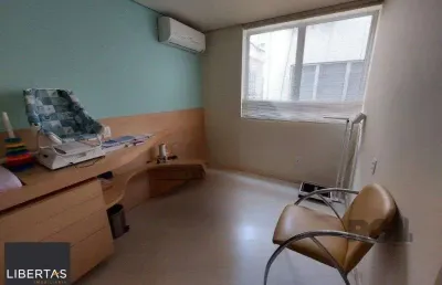 Sala comercial à venda na Rua Felipe Camarão, 736, Rio Branco, Porto Alegre