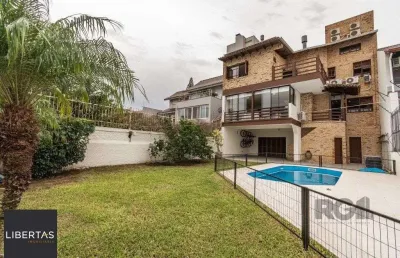 Casa de 484m², 4 dormitórios, 8 vagas no bairro chácara das pedras!