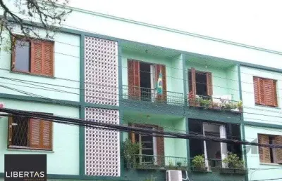 Apartamento de 2 dormitórios, mais 1 quarto de empregada, próximo a av. teresópolis