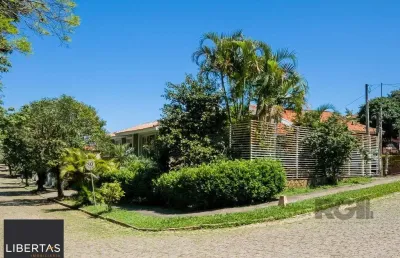 Casa com 3 quartos à venda na Rua Morano Calabro, 570, Jardim Isabel, Porto Alegre