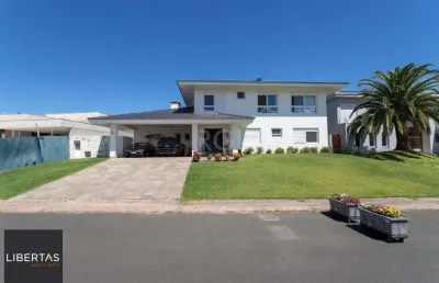 Casa no condomínio terra ville com 5 suítes, sendo duas suítes master, duas suítes americanas e uma suíte térrea.