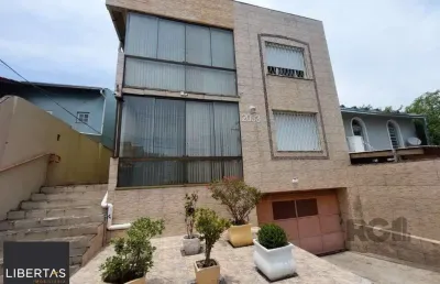 Apto 02 dormitórios amplas peças - 01 vaga escriturada no bairro tristeza