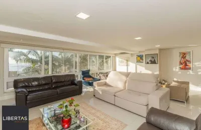 Excelente casa de 466m² com 03 suítes e 4 vagas de garagem.