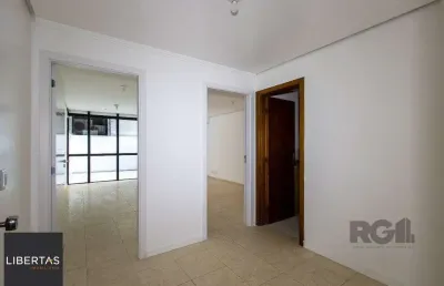 Sala comercial à venda com terraço, banheiro e copa, elevador portaria - bairro menino deus