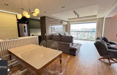 Apartamento mobiliado de 2 dormitórios com suíte e 2 vagas no petrópolis