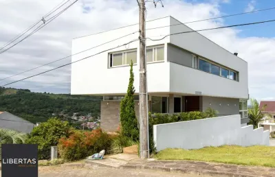 Luxuosa casa em condomínio de alto padrão com vista para guaiba