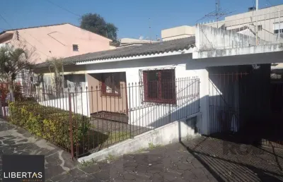 Casa 2 dormitórios, 1 vaga, bairro vila cachoeirinha