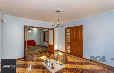 Casa 216m² - 4 dormitórios, 5 vagas no bairro partenon