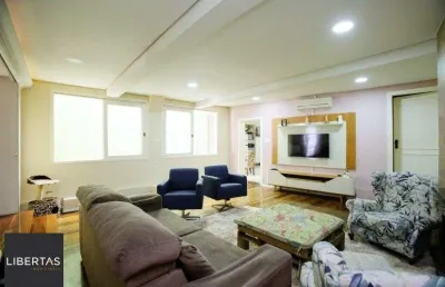 Excelente casa de 235m² com 4 dormitórios e 3 vagas no bairro azenha.
