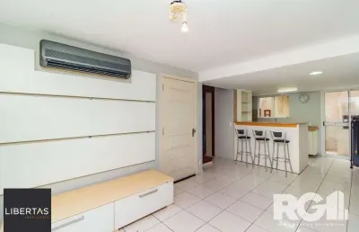 Casa em condomínio com 3 dormitórios, suíte, espaço gourmet.