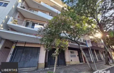 Apartamento de 2 dormitórios em ótima localização na av. cristovao colombo.