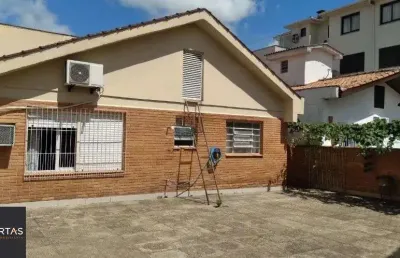 Casa com pátio e 3 dormitórios no bairro jardim itu.