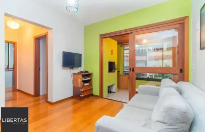 Vende-se apartamento com 2 quartos, 1 vaga e sacada com churrasqueira - bela vista