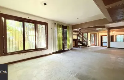 Casa com 5 quartos à venda na Avenida Guaíba, 4556, Vila Assunção, Porto Alegre