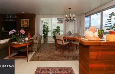 Vende-se amplo apartamento de 195m², 3 suítes, 3 vagas, localizado no bairro bela vista