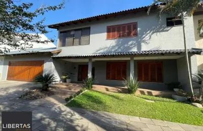 Casa em condomínio com 03 quartos (01 suíte com closet) e 06 vagas no ecoville