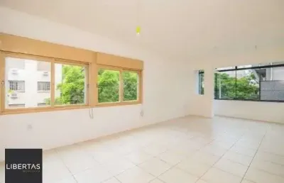 Apartamento com 3 quartos em prédio com elevador no bairro cidade baixa