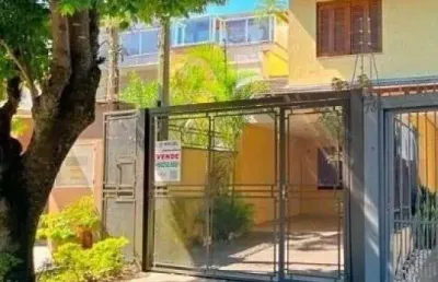 Casa em porto alegre, no bairro ipanema, com 3 dormitório(s), à venda.