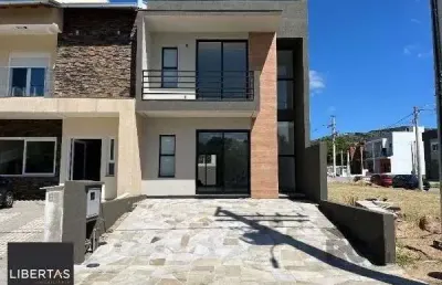 Casa condominio em porto alegre, no bairro campo novo, com 3 dormitório(s), e 3 banheiros, à venda.