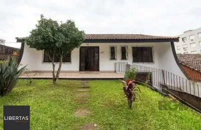 Casa em porto alegre, no bairro medianeira, com 5 dormitório(s), e 5 banheiros, à venda.