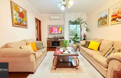 Impecável apartamento com 3 dormitórios , 3 banheiros , 2 vagas cobertas , com 120 m² privativos.