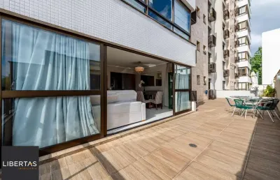 Apartamento garden com 2 suítes, pátio amplo e 2 vagas em localização valorizada