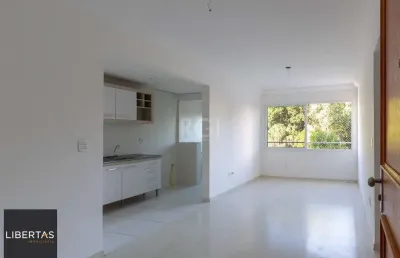 Apartamento de dois dormitórios, uma suíte, living, cozinha com churrasqueira, área de serviço, banheiro social e uma vaga de garagem.