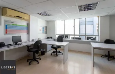 Andar inteiro mobiliado com 215 m² para até 60 pessoas