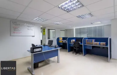 Andar inteiro mobiliado com 215 m² para até 60 pessoas