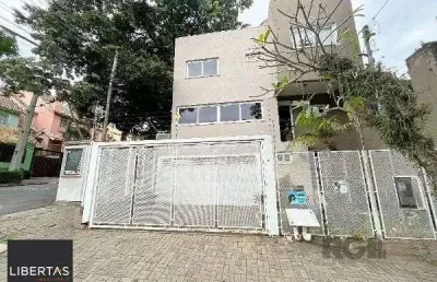 Casa em porto alegre, no bairro tristeza, com 3 dormitório(s), e 3 banheiros, à venda.