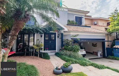 Casa de 4 dormitórios em condomínio - 320 m² - 4 vagas de garagem