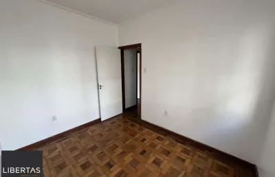 Apartamento térreo de 2 quartos no bairro menino deus em porto alegre